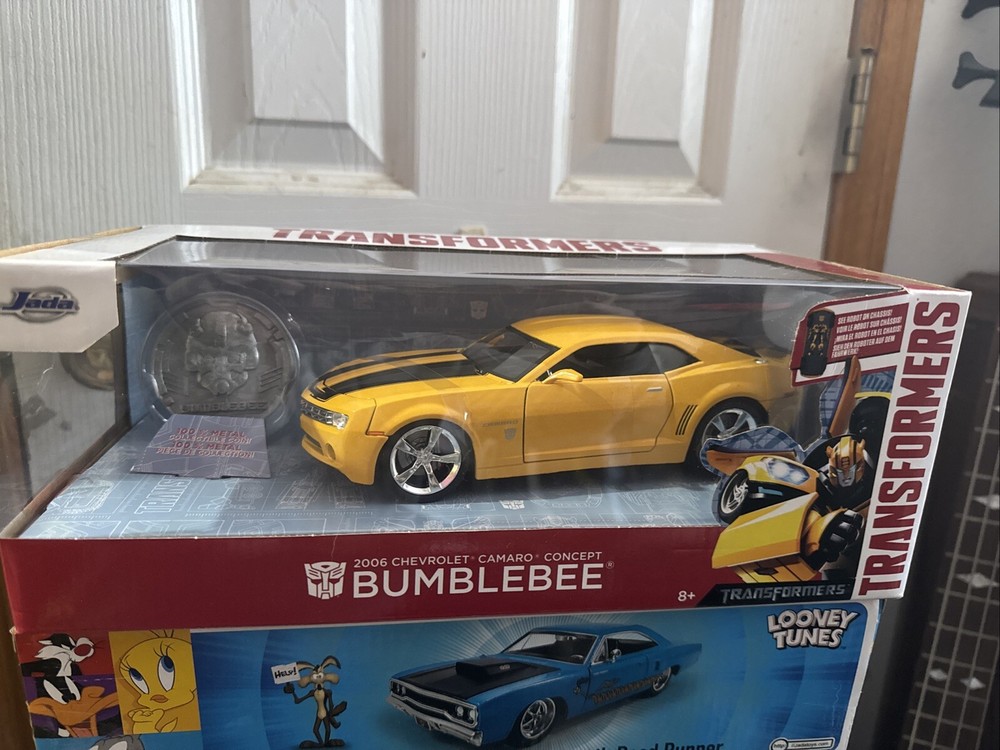 1/24 Jada Transformers Bumblebee 2006 Chevrolet Camaro Concept Yellow 98497