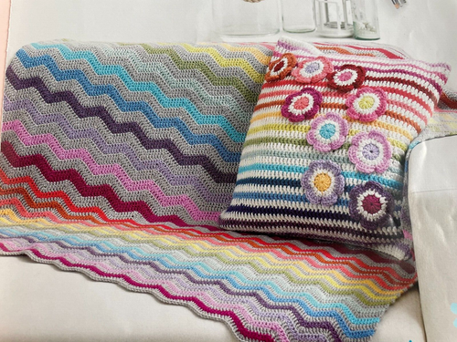 Zigzag throw Flower cushion + bunting CROCHET PATTERN 3 designs Stylecraft 9091 - Bild 5 von 7