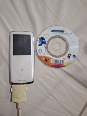 Samsung YP-S3 4gb mp3 player White with charging/ Disc