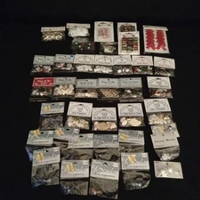 Crafts-buttons, Dress it up Favorite Findings, Birds & Merry Minis NIP Lot of 39