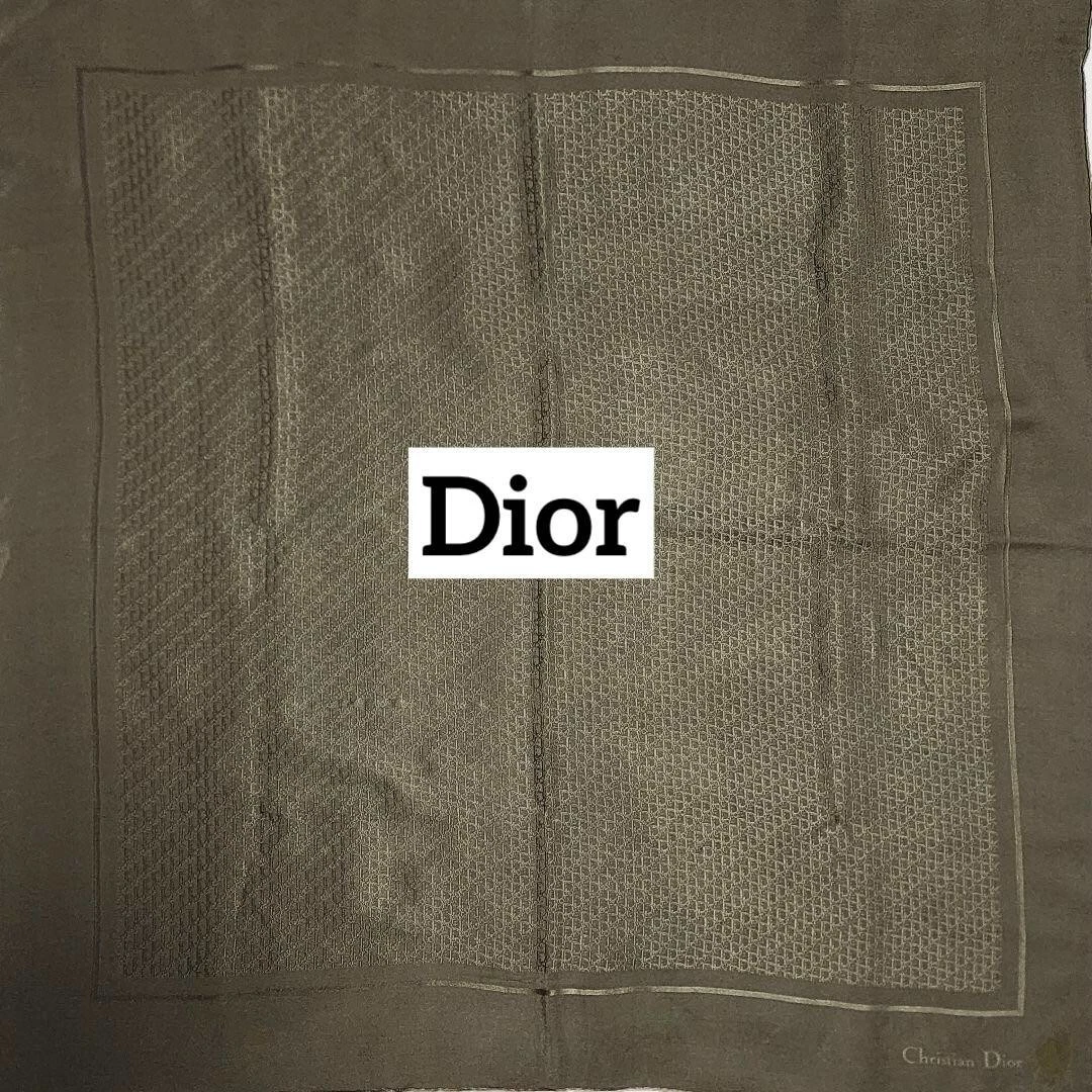 Christian Dior foulard soie grand trotteur vert mousse taille 35inx35in utilisé au Japon
