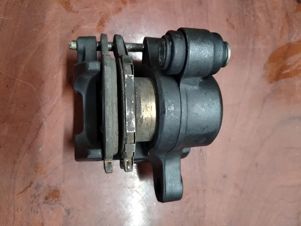 Pinza de freno trasera Yamaha YZF R6 2005 R6 Foto 4 de 4