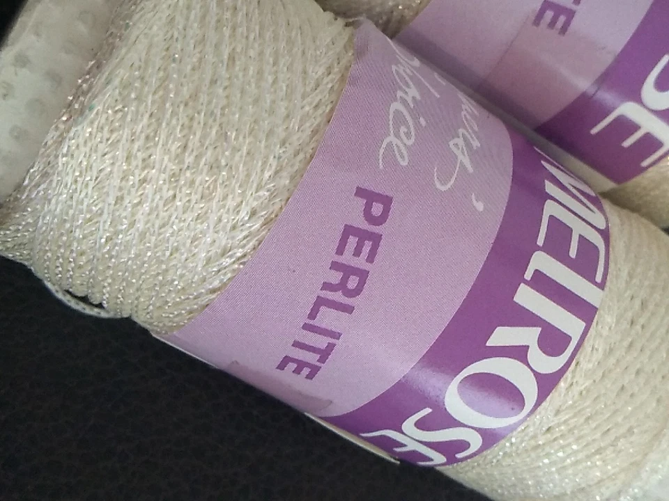 Пряжа перлит MELROSE белый металлик блестки лот из 2 мотков 100 ярдов каждый  - Изображение 4 из 4