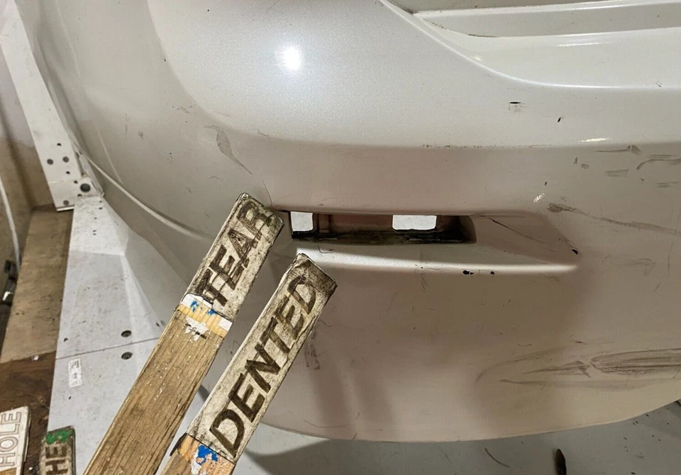 Cubierta de parachoques trasero Nissan Quest S/SL/SV/LE/PLATINUM 2011-2017 OEM 85022-1JA0H Foto 3 de 4