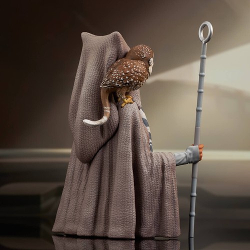 Star Wars Ahsoka Tano 1:6 Scale Mini-Bust - LOW NUMBERED ITEM #19 of 3,000 - Picture 3 of 4