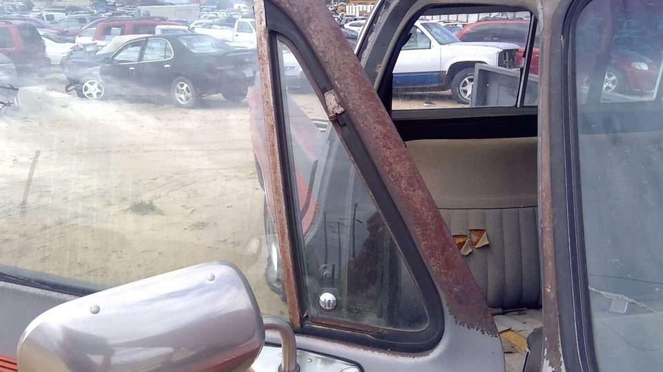 73-87 GMC K10 1500 пассажирское правое переднее вентиляционное окно небольшое дверное стекло с рамой - Изображение 4 из 4