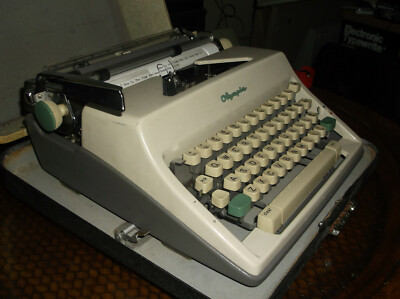 OLYMPIA 1970s SM-9 A Prominent Typewriter Preferred Many Decades