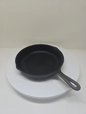 Cast Iron Skillet - Antique made In U.S.A. #7, 10 1/4 In D73