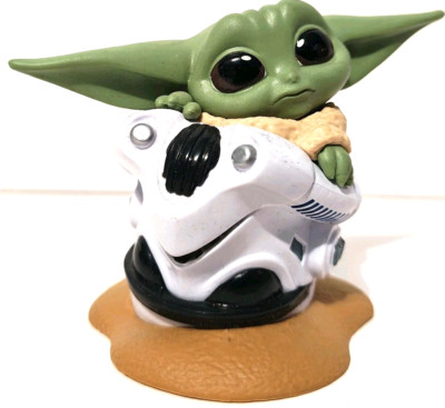 Star Wars - The Mandalorian Figure - 2'' Baby Yoda/Grogu in Stormtrooper Helmet