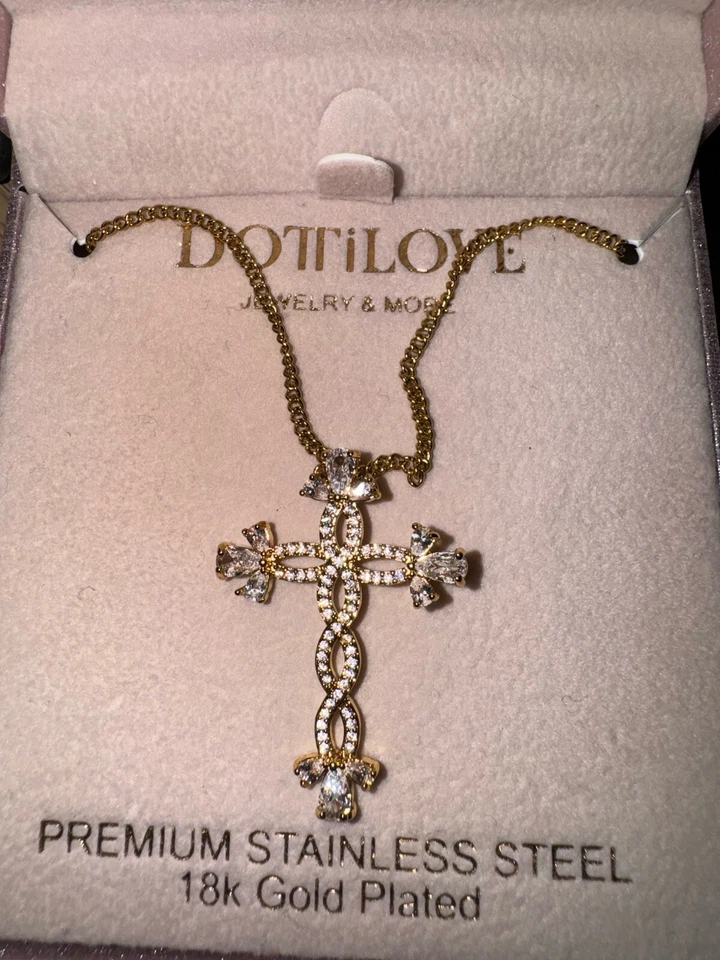 Collar Cruz Acero Inoxidable Chapado en Oro 18K  Foto 3 de 4