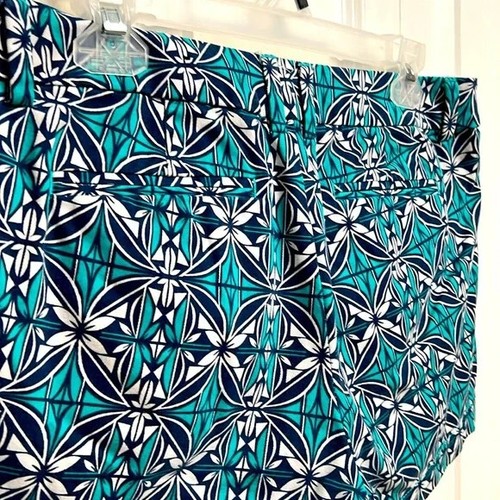 Stylus Blue Black White Floral Print Mid Rise Pocket Shorts Size 8 - Picture 5 of 6