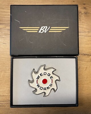 Bob Vokey Design - WEDGE WORKS - TOUR SAW - Gürtelschnalle - Belt Buckle - NEU