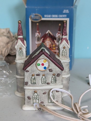 Dickens Collectables 1994 Christmas Village Sugar Creek County Church 266-5495 - Picture 6 of 14