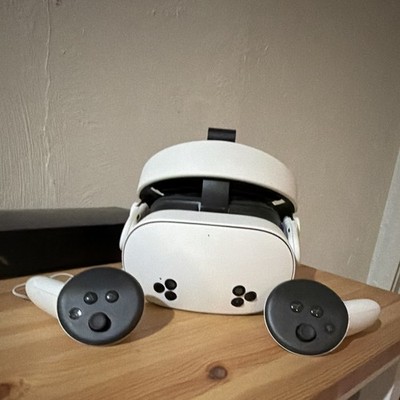 Meta Quest 3s VR Headset