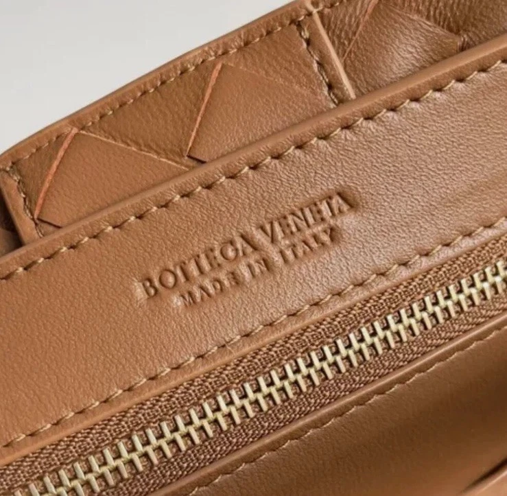 Borsa Bottega Veneta Andiamo media colore ambra pelle manico superiore nuova