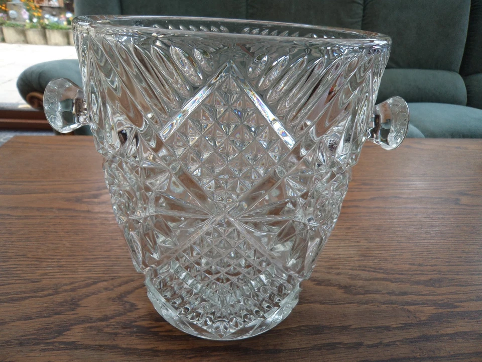GRAND SEAU à CHAMPAGNE / RAFRAICHISSEUR EN CRISTAL D'ARQUES - Motifs En Relief - Photo 1/4