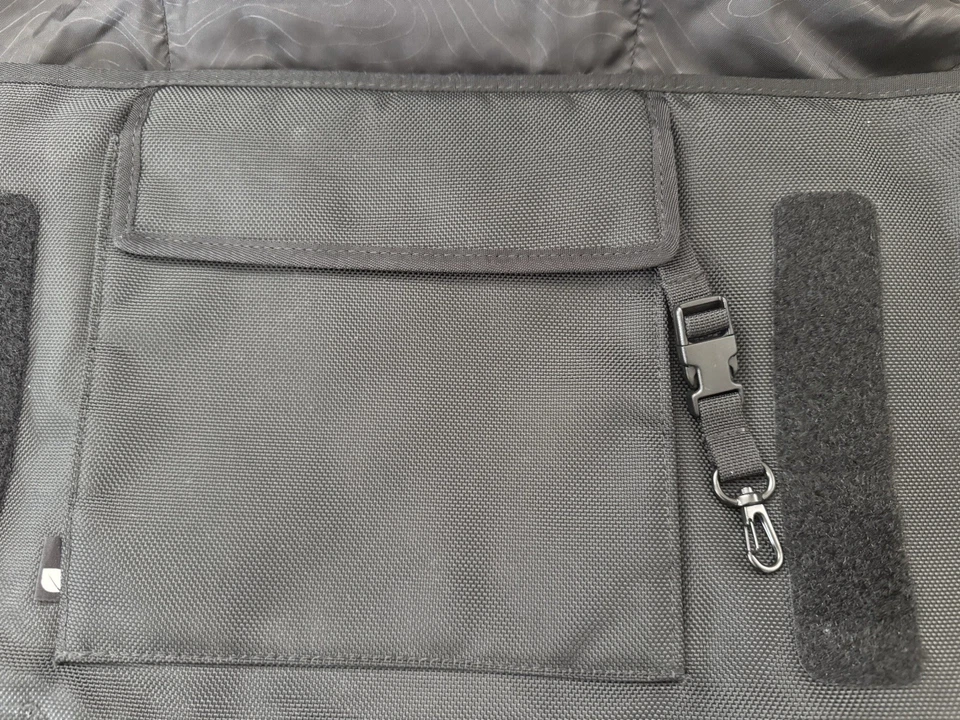 Bolso para Laptop Incase Clásico Ligero, 17", Bolso de Hombro Horizontal Suave Foto 4 de 4