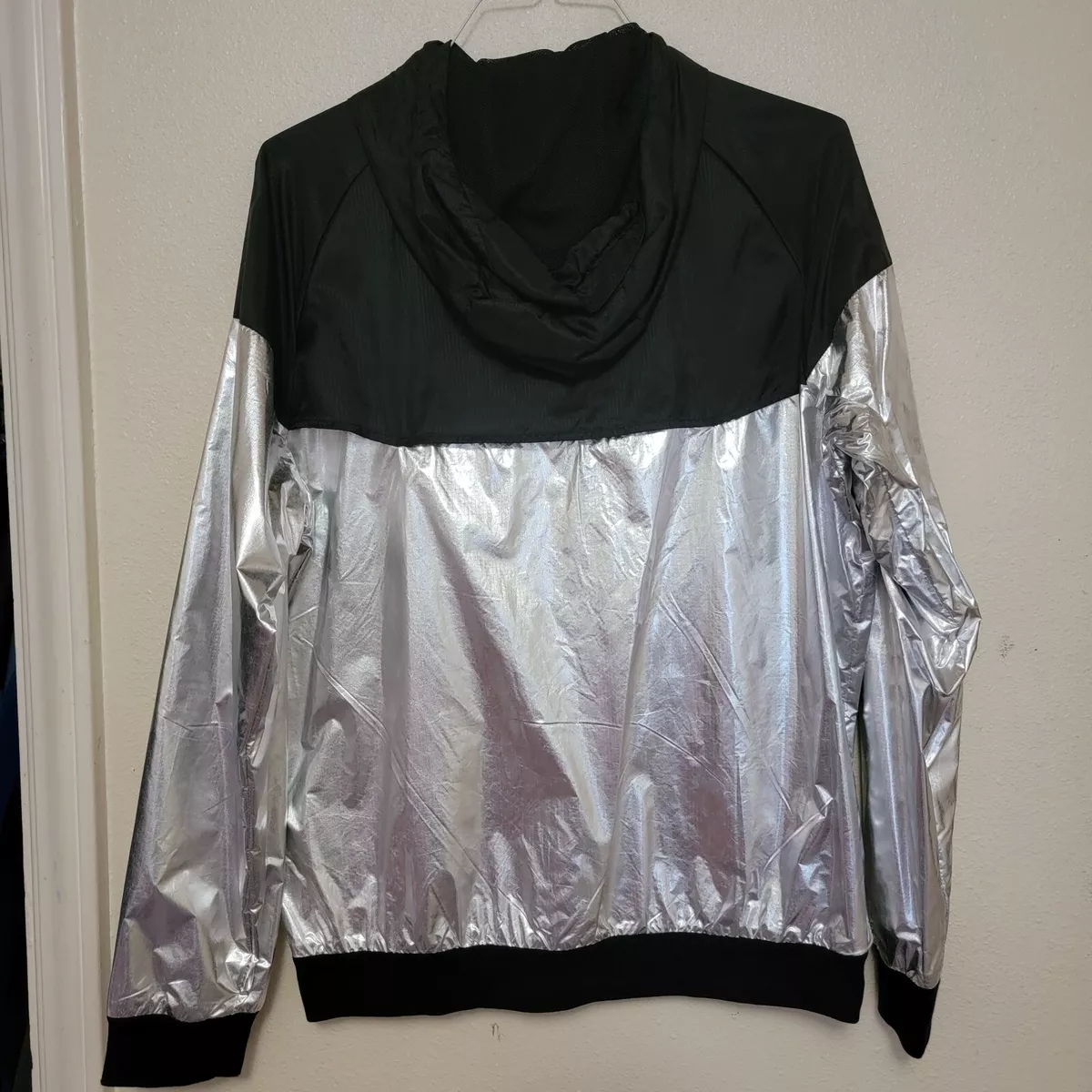 Nike windrunner shop metallic silver