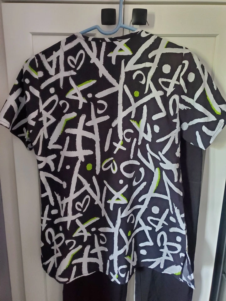 WonderWink Women's Stylish Medical Scrubs  Multi-Color Set XS   - Image 4 of 4