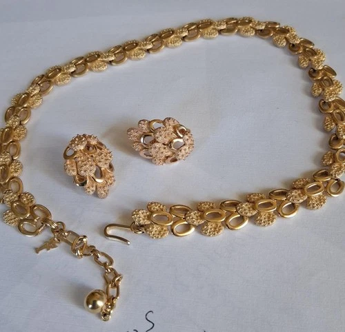 Vintage Crown TRIFARI choker necklace and earings set costume jewelry
