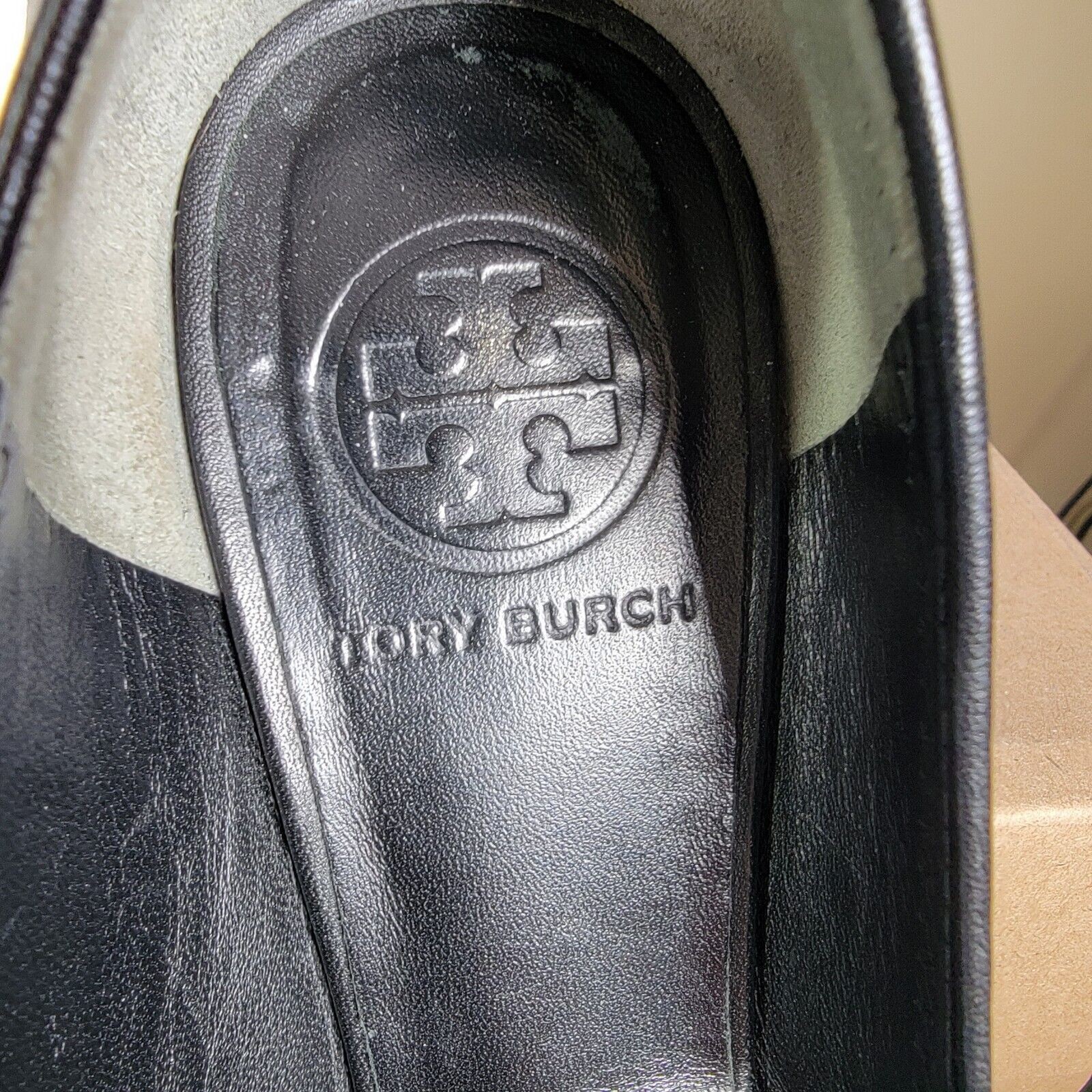 Tory Burch Womens Black Leather Ballet Flats Shoes 5.5 Slip On Gold Logo Travel thumbnail 12