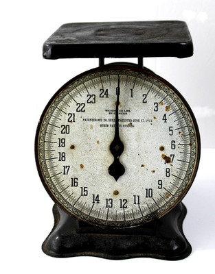 American Cutlery Co Kitchen Scale 25 lbs Patented 1912-1913 Decor Rusty Works