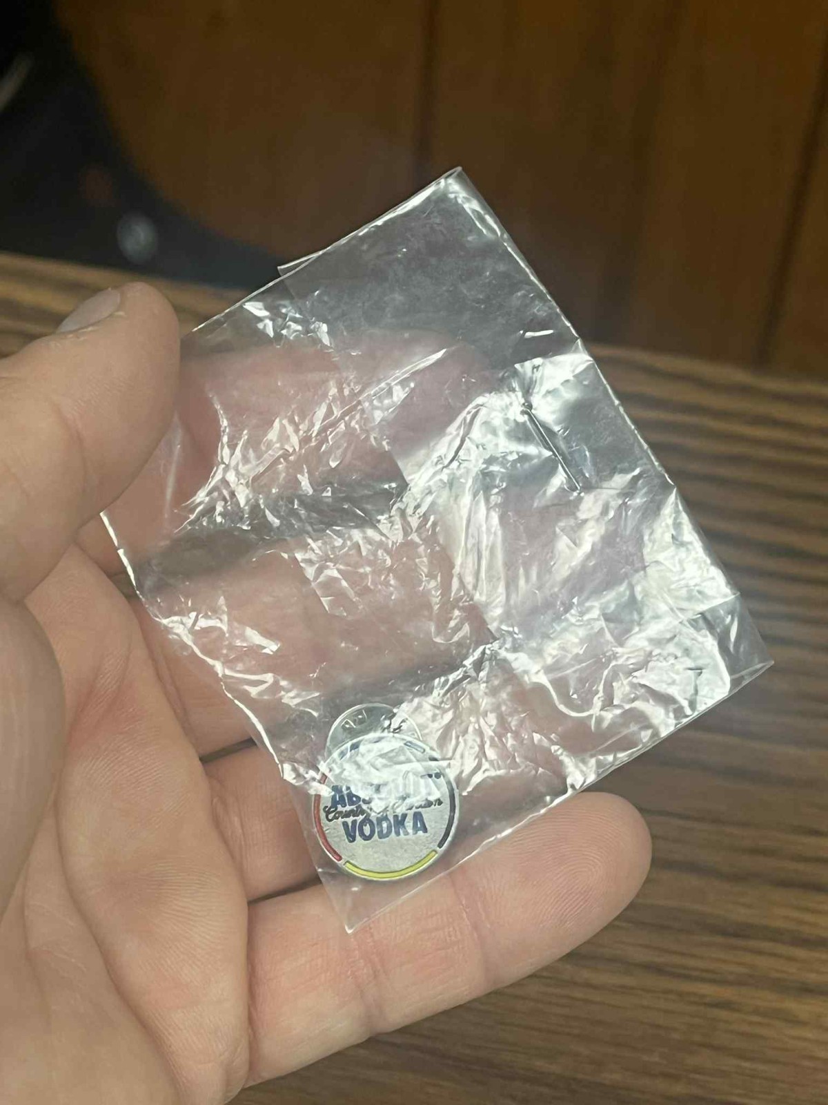 VINTAGE 90'S SMALL ABSOLUT VODKA ABSOLUT PROMO PIN -NEVER USED - DISPLAY BOTTLE