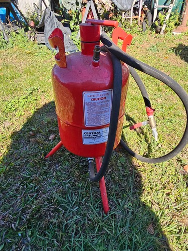 Central Pneumatic Portable Sand Blaster *LOCAL PICKUP ONLY*