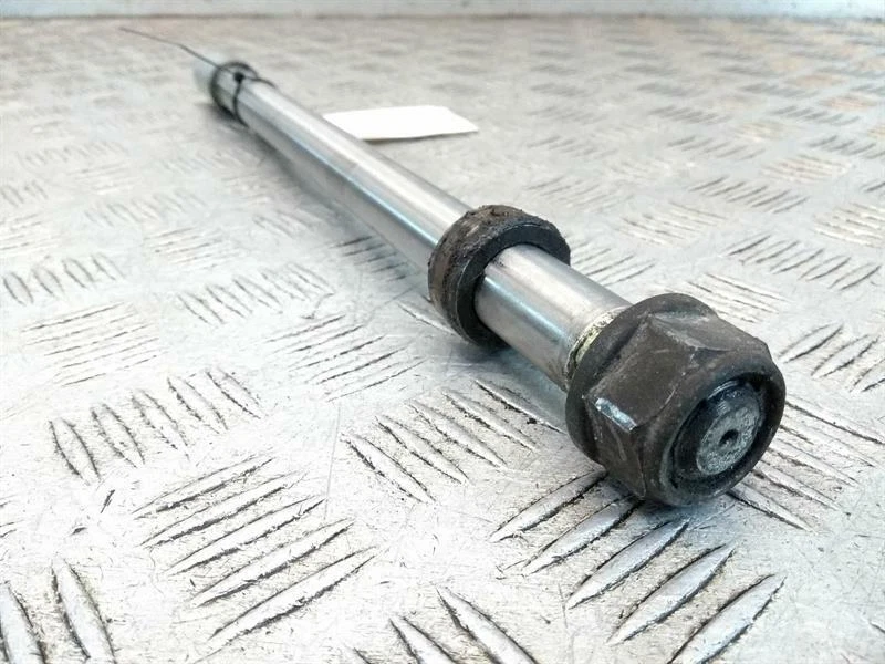 Honda ST 1100 (1995-2003) Wheel Spindle Rear #40 - Image 2 of 3