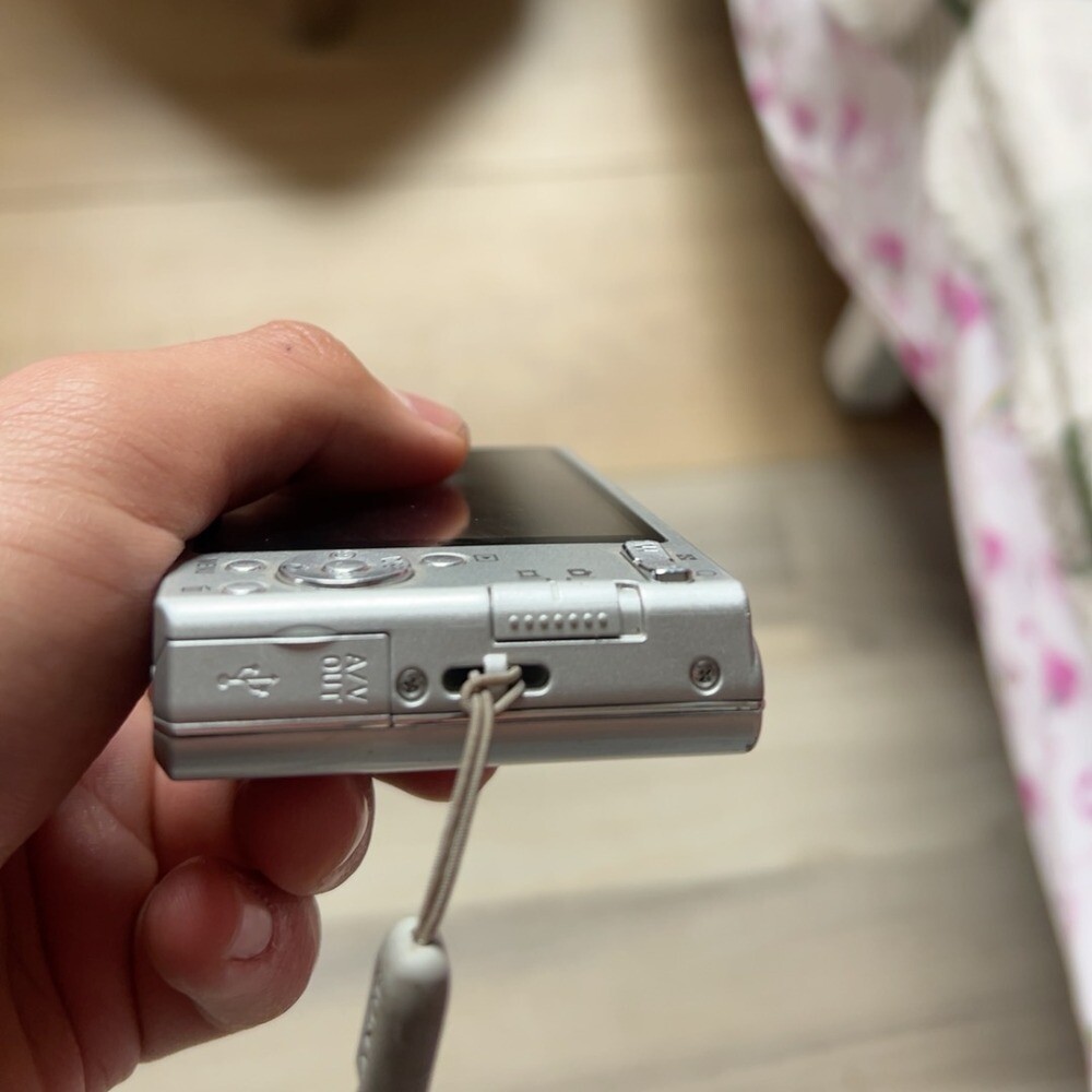 SONY Cyber-Shot DSC-W330 Digital Camera 14.1MP Auto Focus w