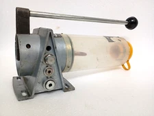 SKF PFE-15-1.0 MANUALLY-OPERATED COMPACT LUBRICATION PUMP 435 PSI