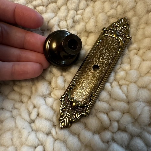 LOT VINTAGE SOLID BRASS 1 1/4" ROUND FLOWER KNOBS DRAWER PULLS BACKPLATES - Picture 9 of 14