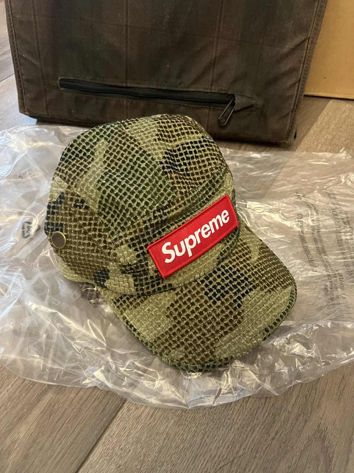 CASQUETTE DE CAMP VELOURS GRILLE CAMOUFLAGE SUPRÊME CAMOUFLAGE BOIS OS/FW22 SEMAINE 5/ CHAPEAU AUTHENTIQUE