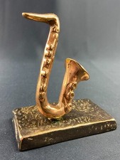 Sujet sculpté au saxophone en bronze signé Yves Lohé