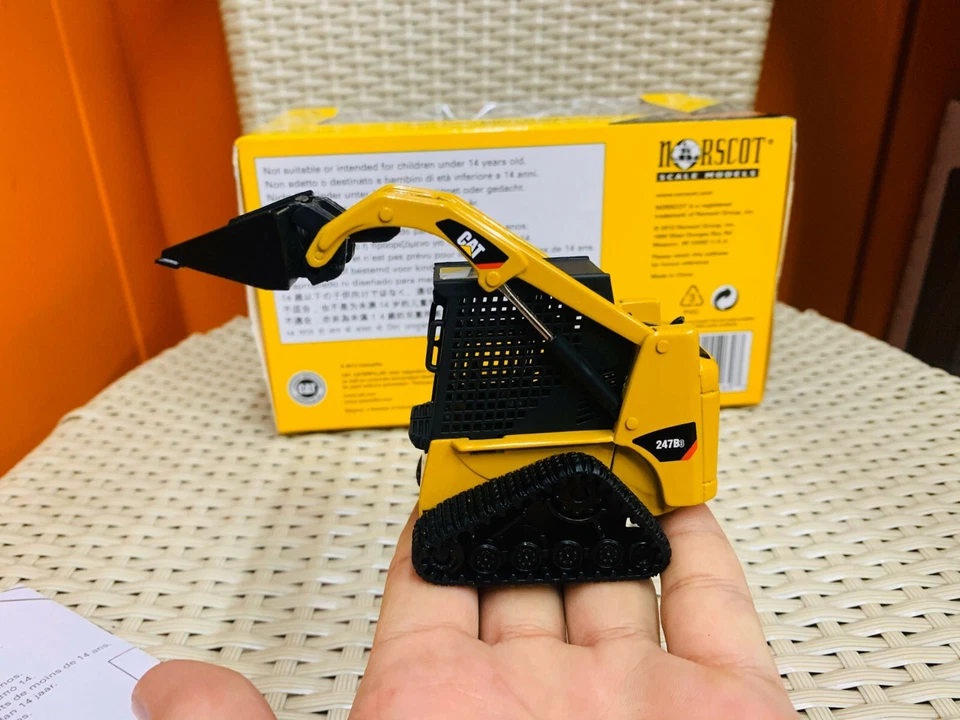 Norscot Cat 247B3 Multi Terrain Loader With Work Tools 1:32 New in Box #55269 - Image 2 of 4