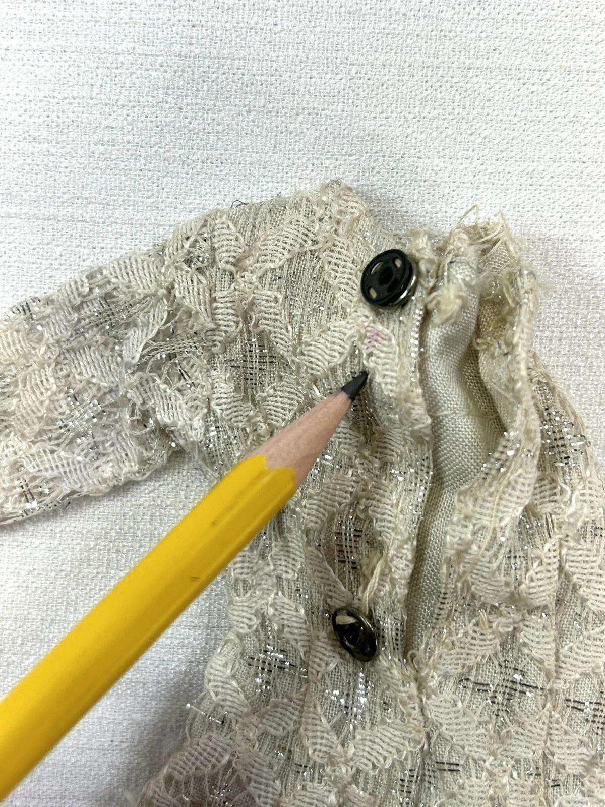 OFF WHITE Barbie bambola vintage vestito bianco sporco con bottone posteriore perlato