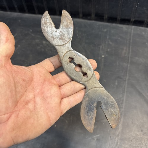 VTG Hawkeye Wrench Co Double Ended Alligator Wrench Tool 5/16", 3/8"/1/2" Dies