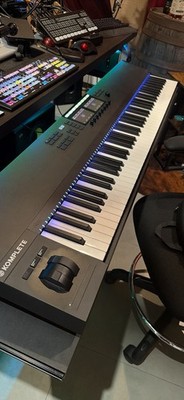 Native Instruments Komplete Kontrol S88 MIDI Controller with KOMPLETE 12 ULTIMAT