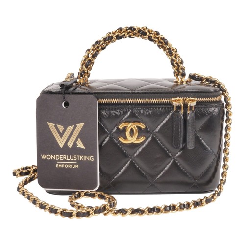 CHANEL Pick Me Up Vanity Case Lambskin Black/Gold Shoulder Bag OP: €3800