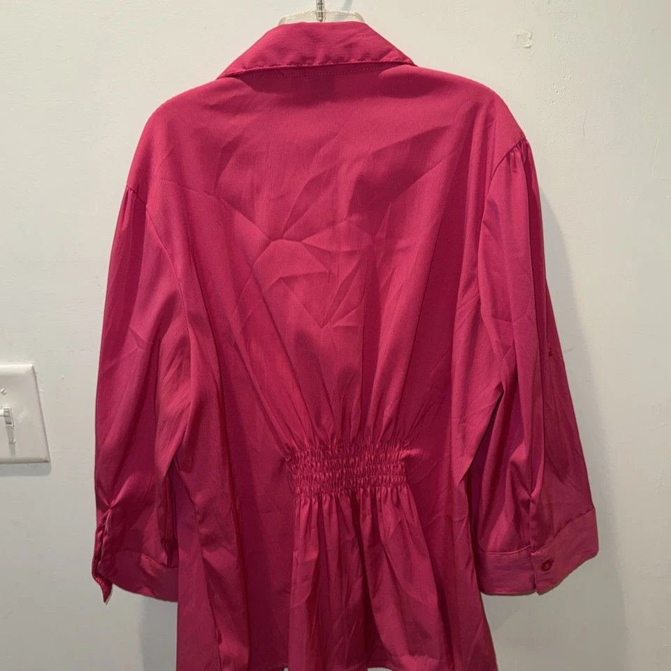 Camisa con botones Cotton Express para mujer rosa intenso talla 2x manga lengüeta espalda fruncida Foto 3 de 4