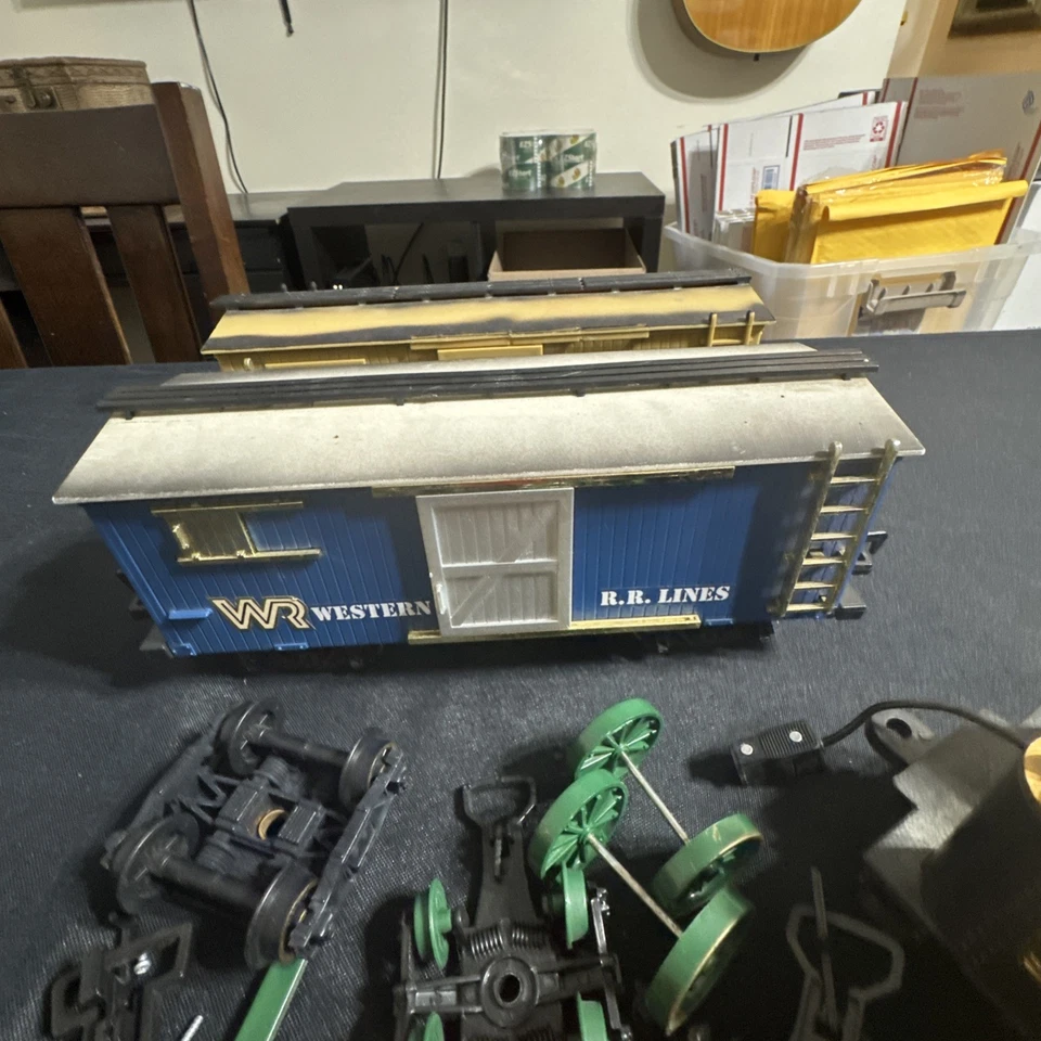 Carro de carga Gold Rush Express nuevo tren de ferrocarril brillante con piezas de rueda adicionales Foto 3 de 4