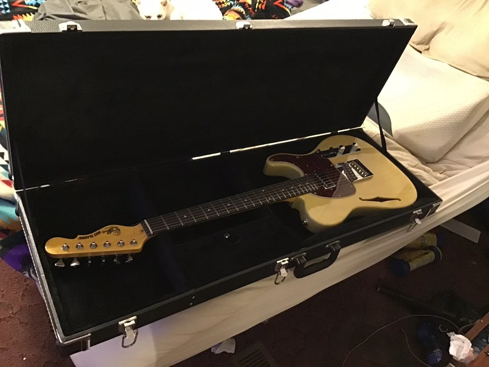 NUEVA GUITARRA CLÁSICA G&L ASAT CON AFINADORES DE BLOQUEO HIPSHOT Y ESTUCHE RÍGIDO NUEVO Foto 3 de 4