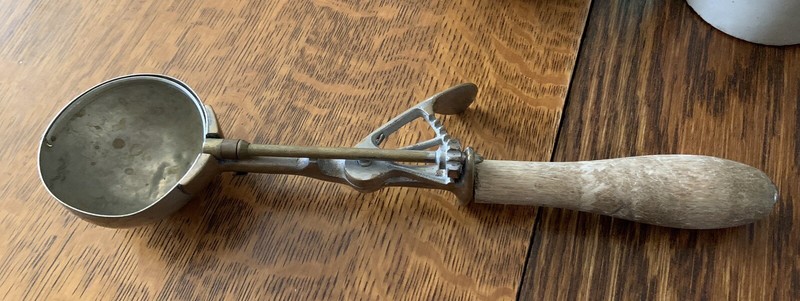 Vtg Gilchrist N931 Ice Cream Scoop Heavy Metal Scoop w Wooden Handle