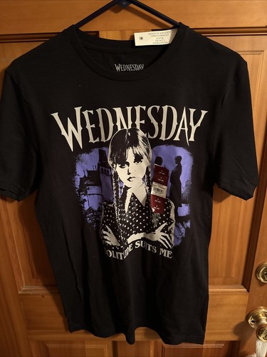 Camisa negra pequeña Wednesday Addams Solitude Suits Me - Imagen 1 de 3