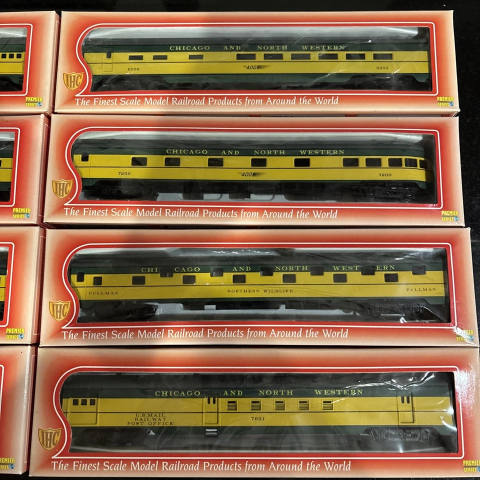 HO Scale **CNW The 400** 8 CarPassenger Set - IHC 48040-47 , Knuckle Couplers - Image 3 of 4