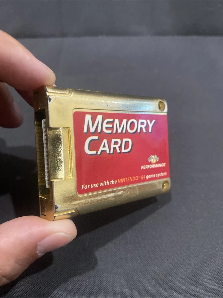Tarjeta de memoria dorada Nintendo 64 N64 Toys R exclusiva de la tienda de EE. UU. Zelda retro PROBADA Foto 3 de 4