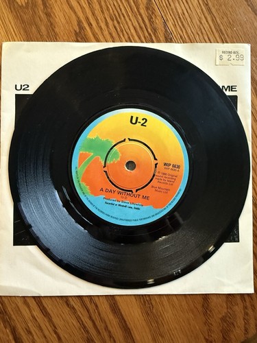 U2 - A Day Without Me 1980 7” Vinyl Single Island WIP 6630 UK MINT VINYL - Picture 3 of 4
