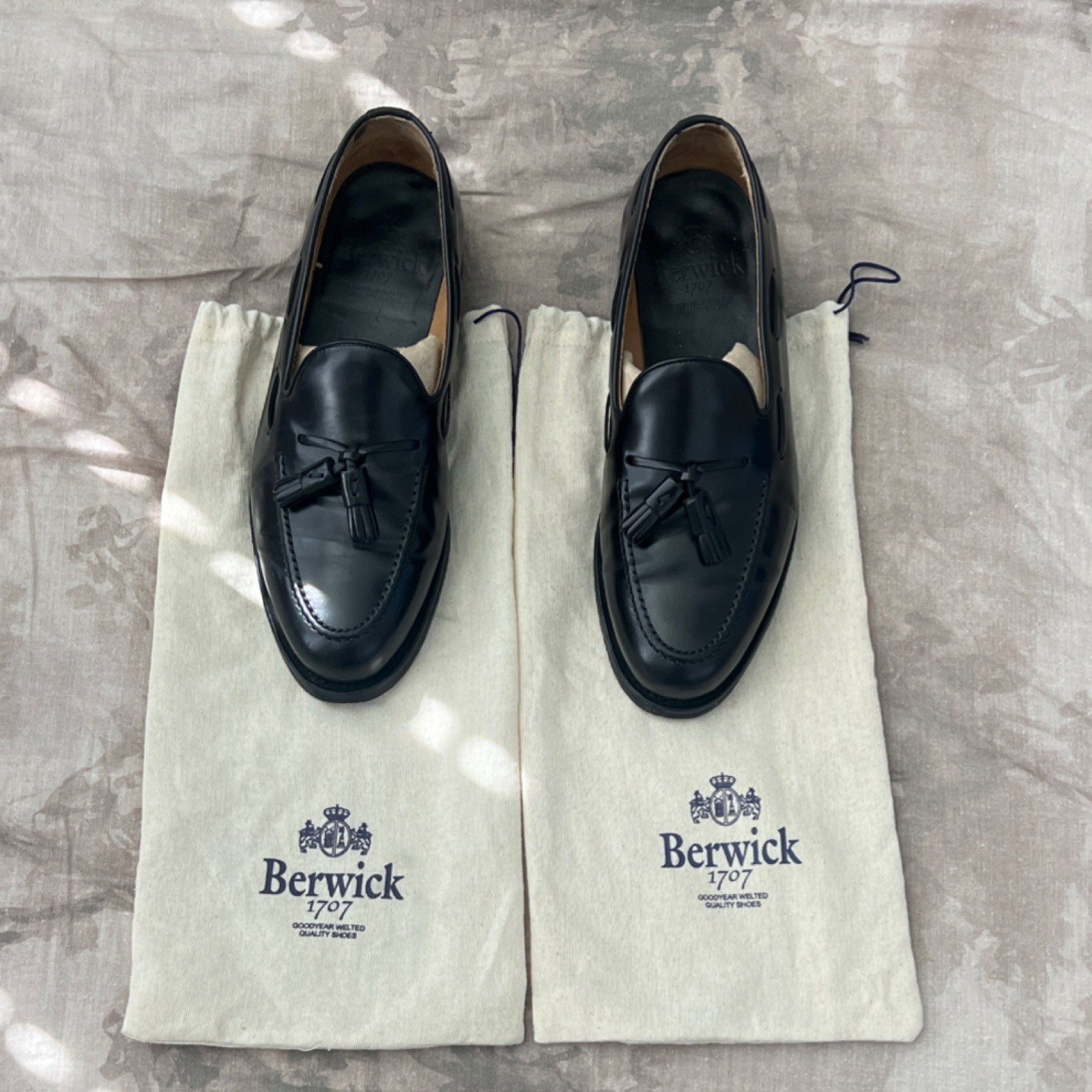 Berwick 1707 Black Leather Tassel Loafers Men's Dress Shoes US 8.5 Almond Toe