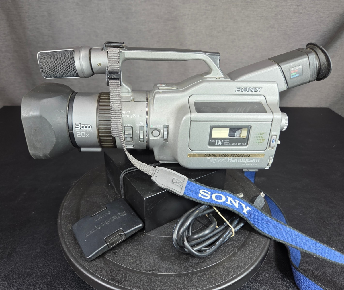 Sony DCR-VX1000 Handycam Digital Video Camera Recorder