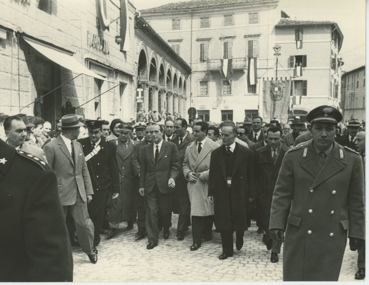 Tirage Photographique Argentique Vintage Italie - "Tambroni Al Senato" - 18x24 Cm - Années 1960
